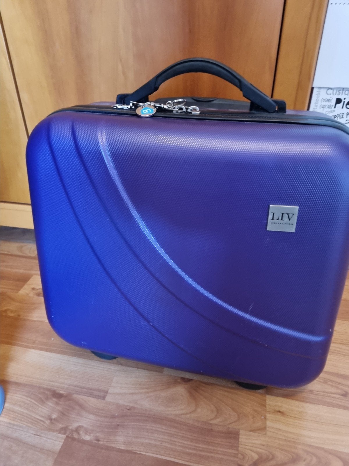 LIV Kleine Paarse Koffer - Handbagage formaat, Wieltjes, Gebruikt, Hard kunststof, Minder dan 50 cm