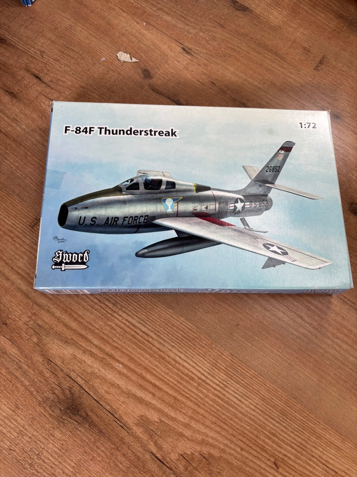 1/72 F-84 Thunderstreak Luchtmacht Klu bouwdoos Dutch decal, 1:72 tot 1:144, Revell, Nieuw, Ophalen of Verzenden