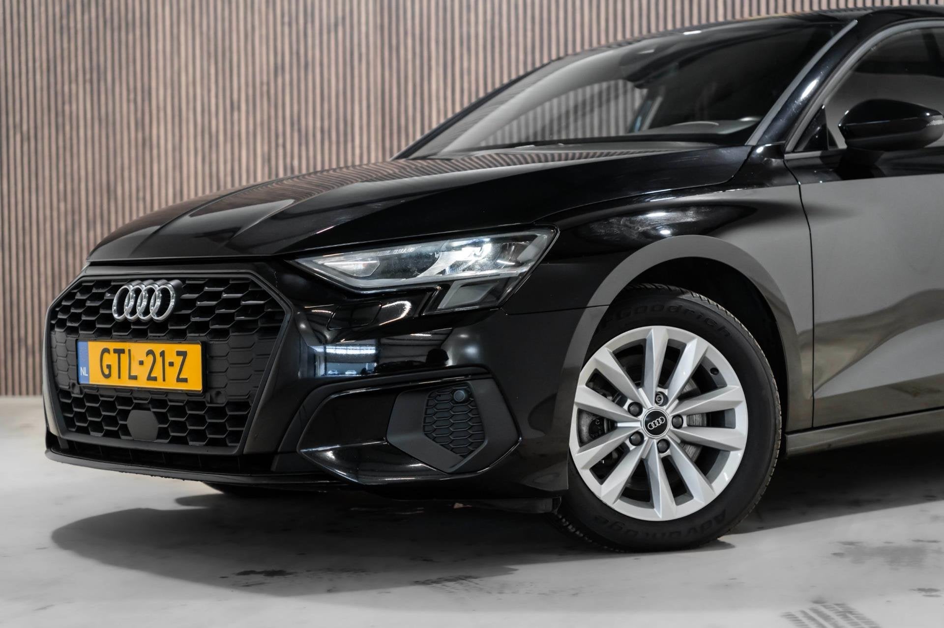 Audi A3 SPORTBACK 35 TFSI Business edition 2020 LED VIRTUAL, Auto's, Dealer onderhouden, 4 cilinders, 150 pk, Zwart