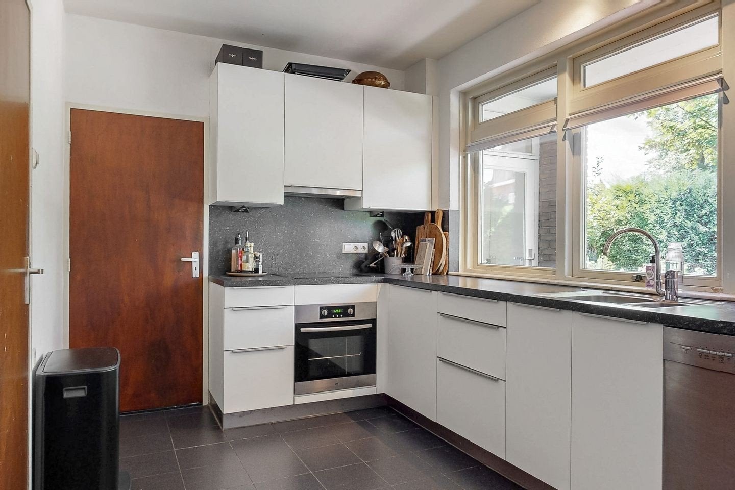 Hoekkeuken uit 2018 met Siemens vaatwasser en Etna oven, Huis en Inrichting, Ophalen, Gebruikt, Overige materialen, Wit
