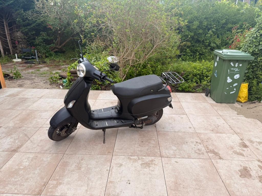 Senzo riva, Fietsen en Brommers, Brommeronderdelen | Scooters, Ophalen, Gebruikt, Overige typen, Overige merken