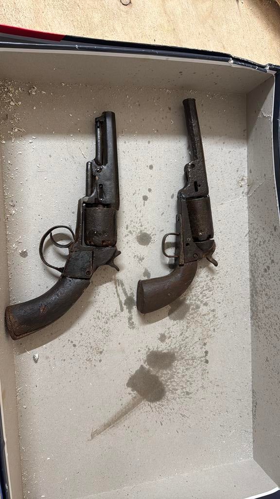 2 grote revolvers voor 1870, onklaar rvm vrij zwartkruit, Ophalen of Verzenden