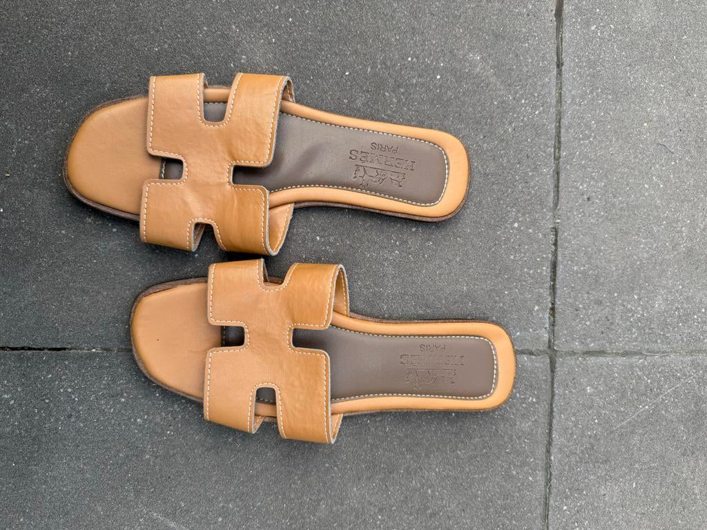 Slippers in Hermes stijl, maat 39, Ophalen of Verzenden, Zo goed als nieuw, Slippers