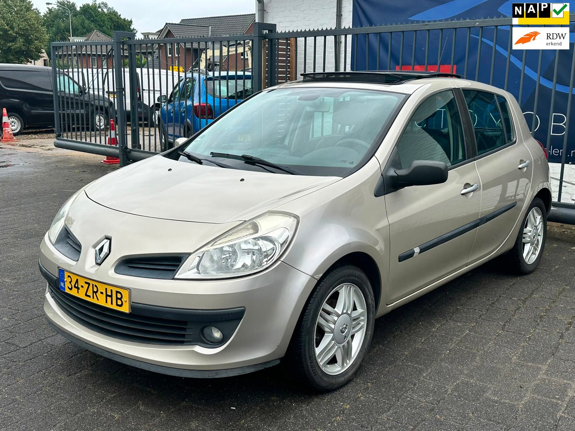 Renault Clio 1.6-16V Dynamique S / PANORAMADAK / AIRCO / CRU, Auto's, Renault, Voorwielaandrijving, Gebruikt, 4 cilinders, Leder en Stof