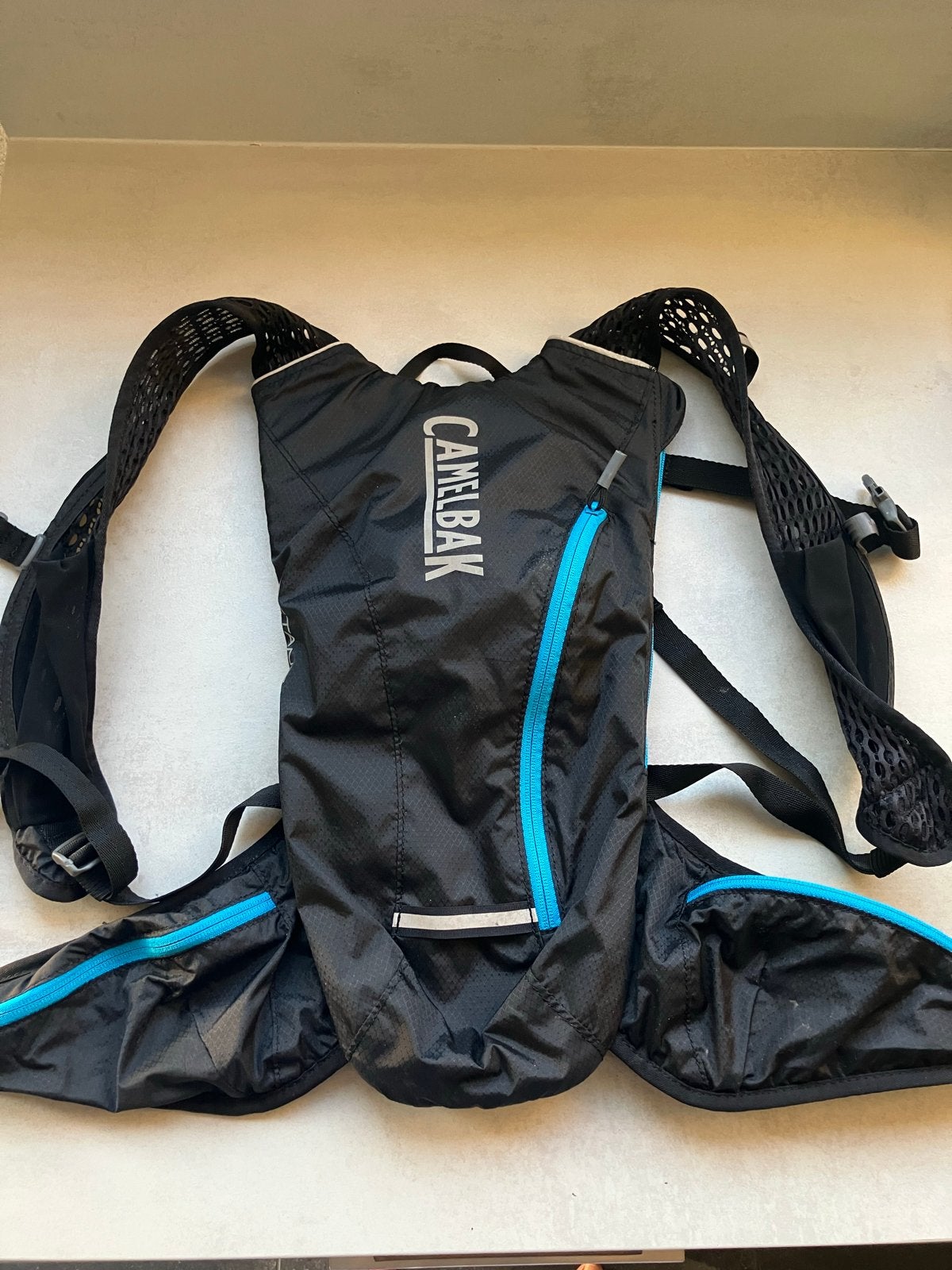 Camelbak Hydratatie Rugzak met 2L Waterzak, Sport en Fitness, Bergsport en Wandelen, Ophalen, Gebruikt, Rugzak