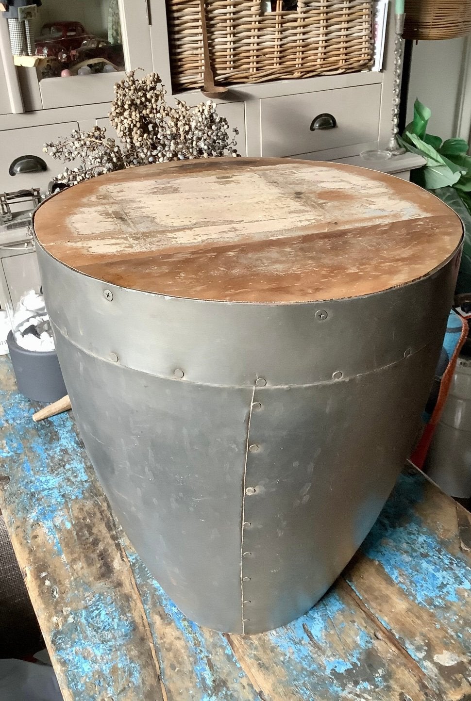 Sloophout en aluminium kruk, bijzettafel in luchtvaartstijl., Ophalen, Zo goed als nieuw, Hout
