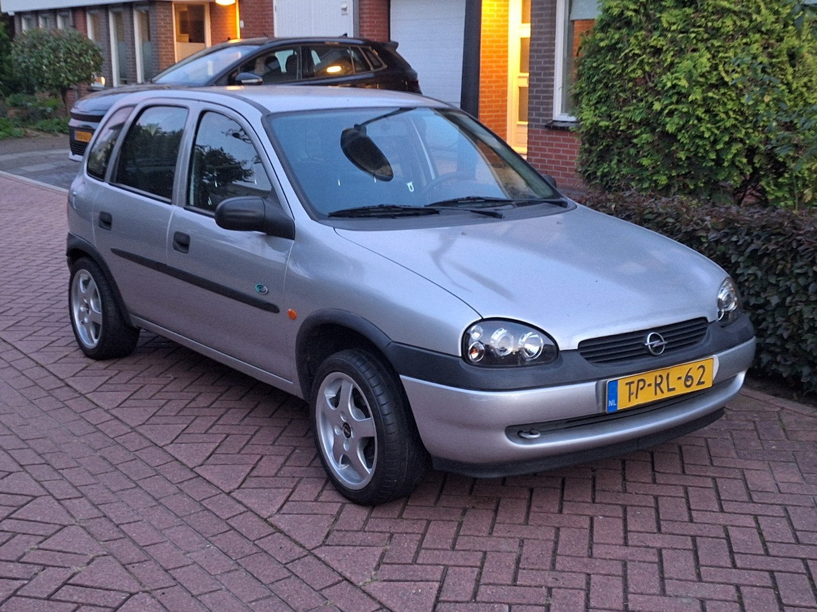 Opel Corsa 1.4 I 5D 1998 Grijs, Auto's, Voorwielaandrijving, 450 kg, 40 €/maand, 4 cilinders