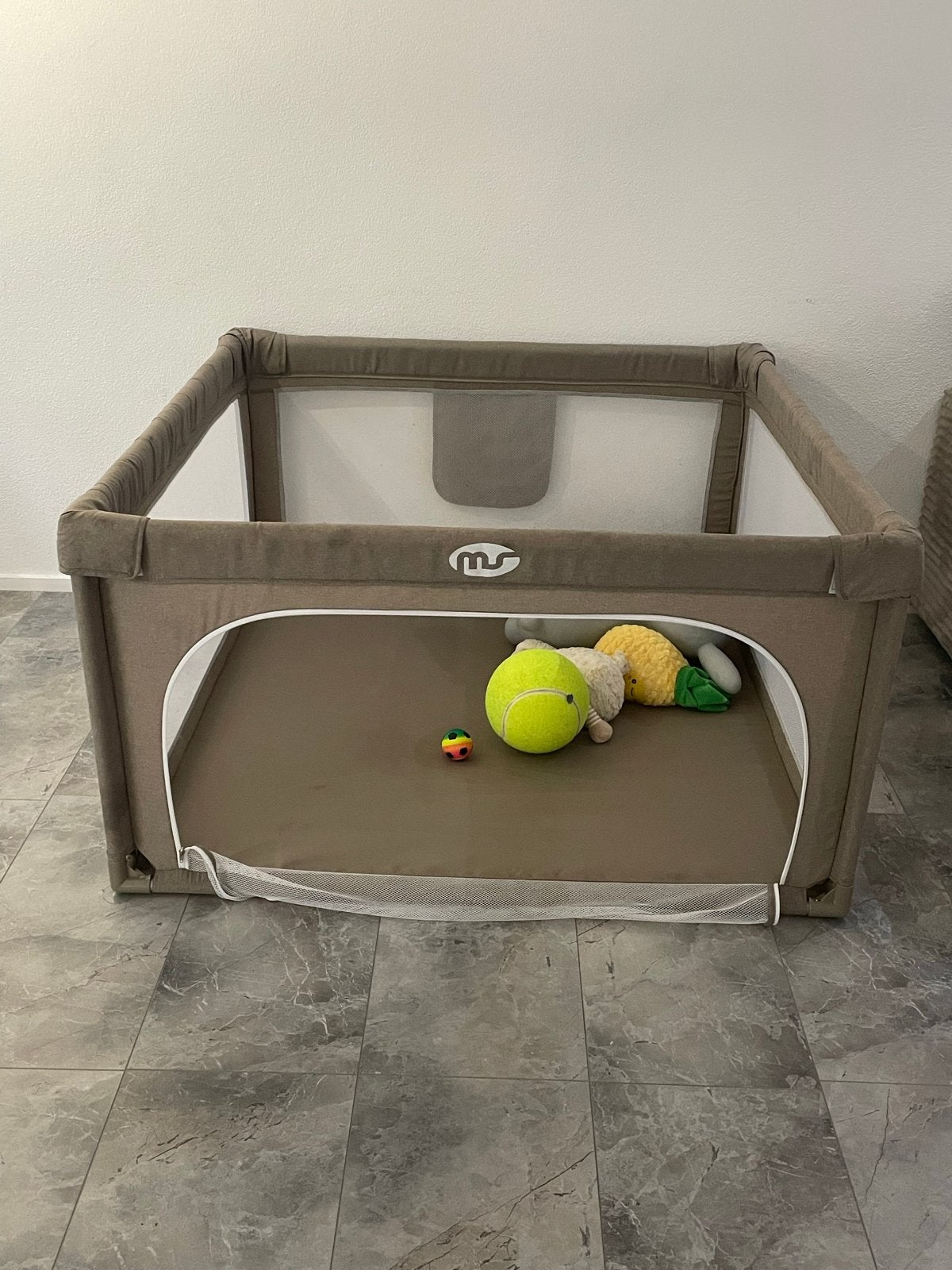 Beige speelbox/grondbox met speelmat - 1.25x1.25m, Kinderen en Baby's, Boxen, Ophalen of Verzenden, Gebruikt, Vierkant, Boxkleed