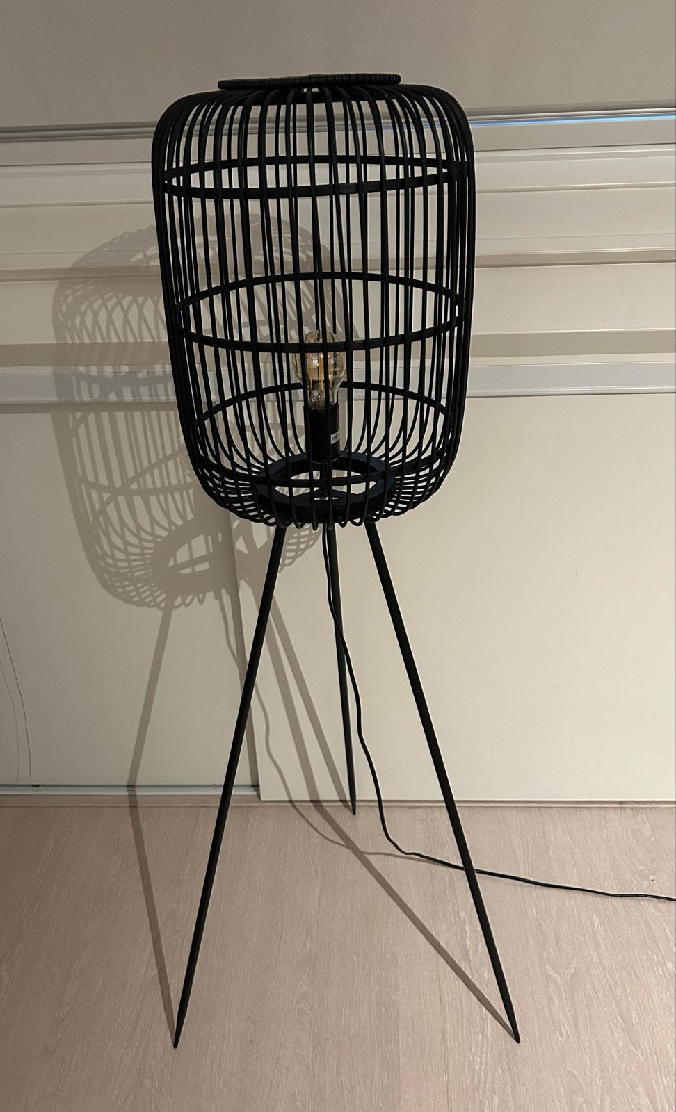 Zwarte rotan vloerlamp, Ophalen, Zo goed als nieuw, Hout, 100 tot 150 cm