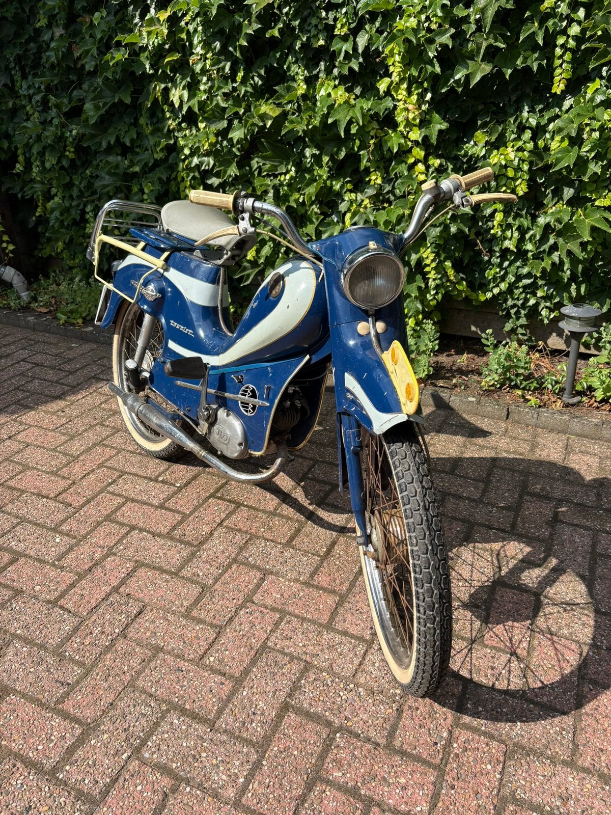 Batavus Tourist uit de begin jaren ’60, Ophalen, Maximaal 45 km/u, 49 cc, Batavus