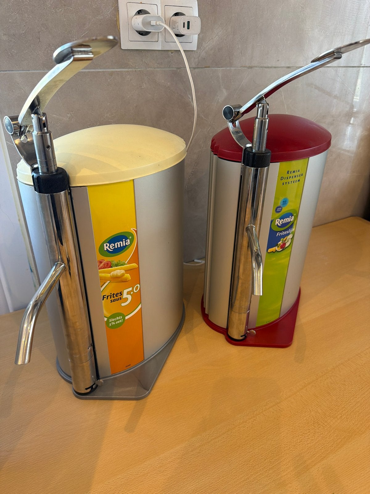 Remia Dispenser Systeem - Friteslijn en Frites Saus, Ophalen of Verzenden, Gebruikt