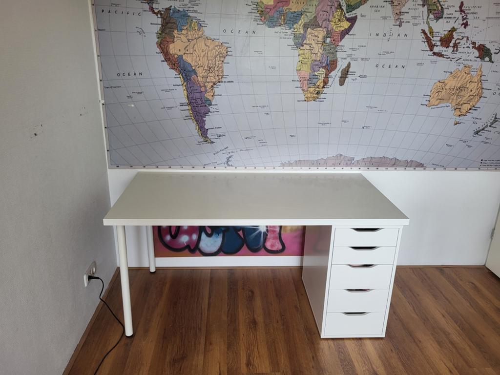 Buro en stoel ikea, Ophalen, Gebruikt