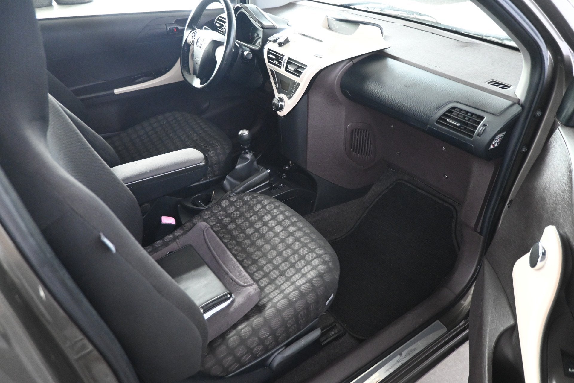 Toyota iQ