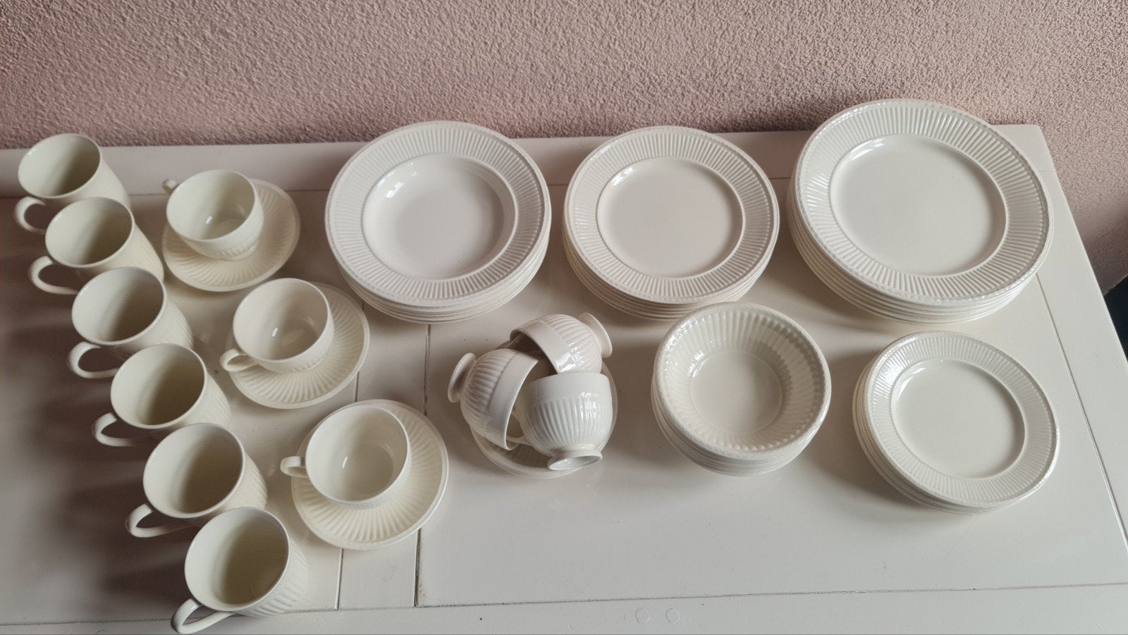 Wedgwood Edme 6 persoons servies, 42 delig Queen's Ware, Ophalen, Klassiek, Zo goed als nieuw, Compleet servies