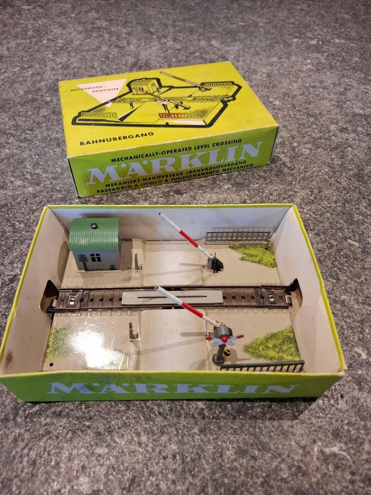 Märklin Mechanische Spoorwegovergang met slagbomen, Ophalen, Wisselstroom, Gebruikt, Overige typen