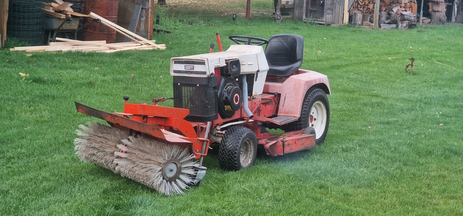 Gutbrod 1018 Grasmaaier met Bezem en schuif, Zitmaaier, Tuin en Terras, Grasmaaiers, Cirkelmaaier, Gebruikt, Gutbrod, Ophalen of Verzenden