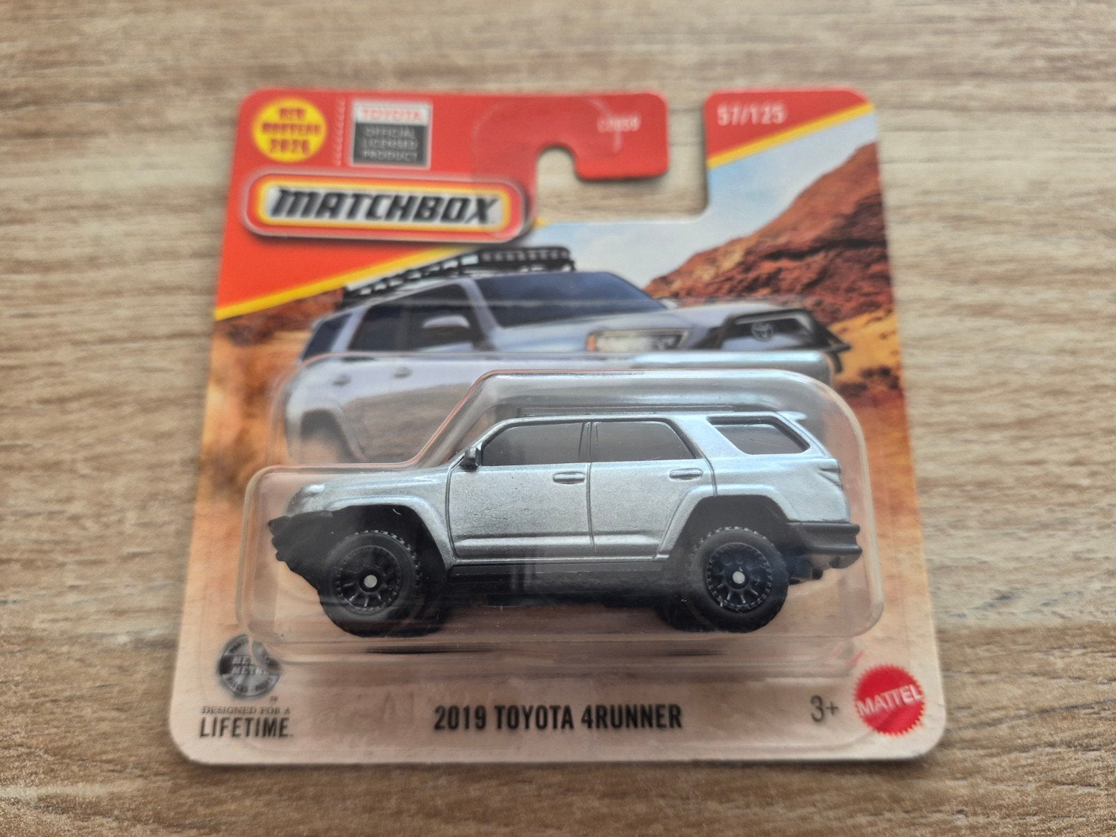 2019 Toyota 4Runner zilver metallic 1:64 (Matchbox), Ophalen of Verzenden, Nieuw, Auto