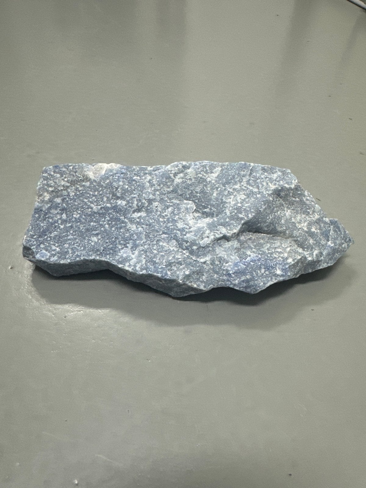 Ruwe blauwe kwarts steen - 1360 gram, Ophalen of Verzenden, Mineraal