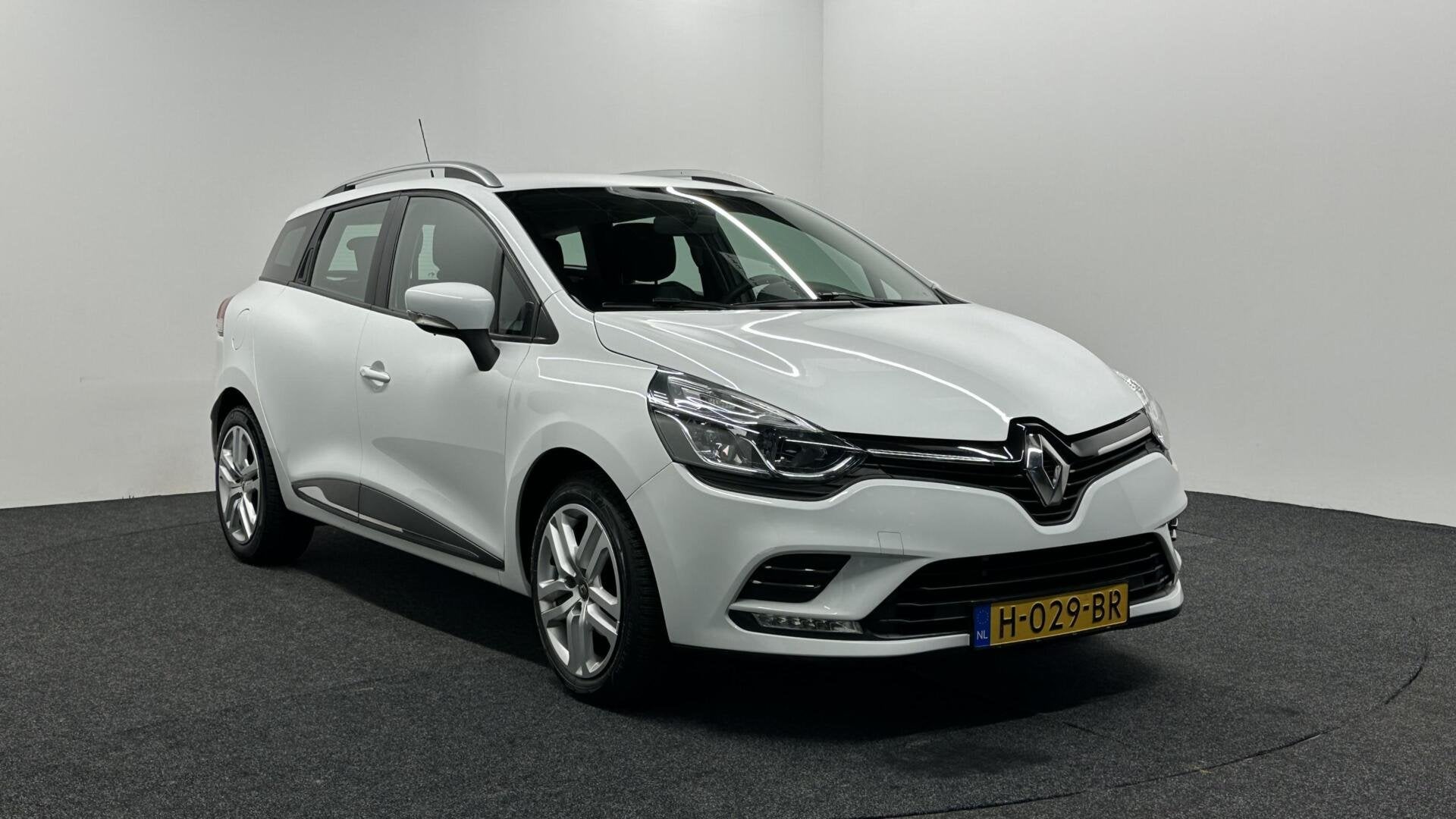 Renault Clio Estate 0.9 TCe Limited CRUISE NAVI CARPLAY., Auto's, Voorwielaandrijving, Stof, Gebruikt, Euro 6