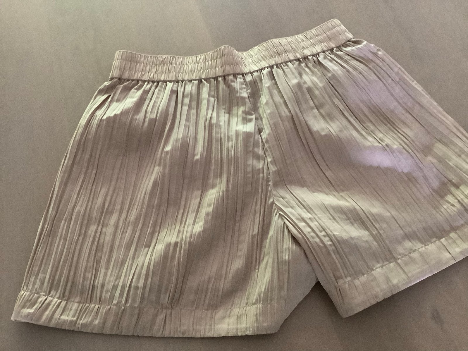 Esprit korte gevoerde damesbroek taupe plissé nieuw mt 38/40, Maat 38/40 (M), Kort, Beige, Nieuw