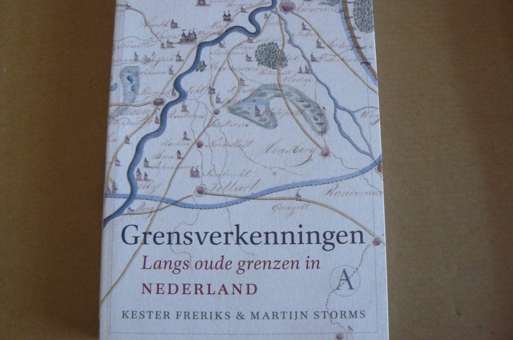 LANGS OUDE GRENZEN IN NEDERLAND / Kester Freriks / M. Storms, Ophalen of Verzenden, Zo goed als nieuw