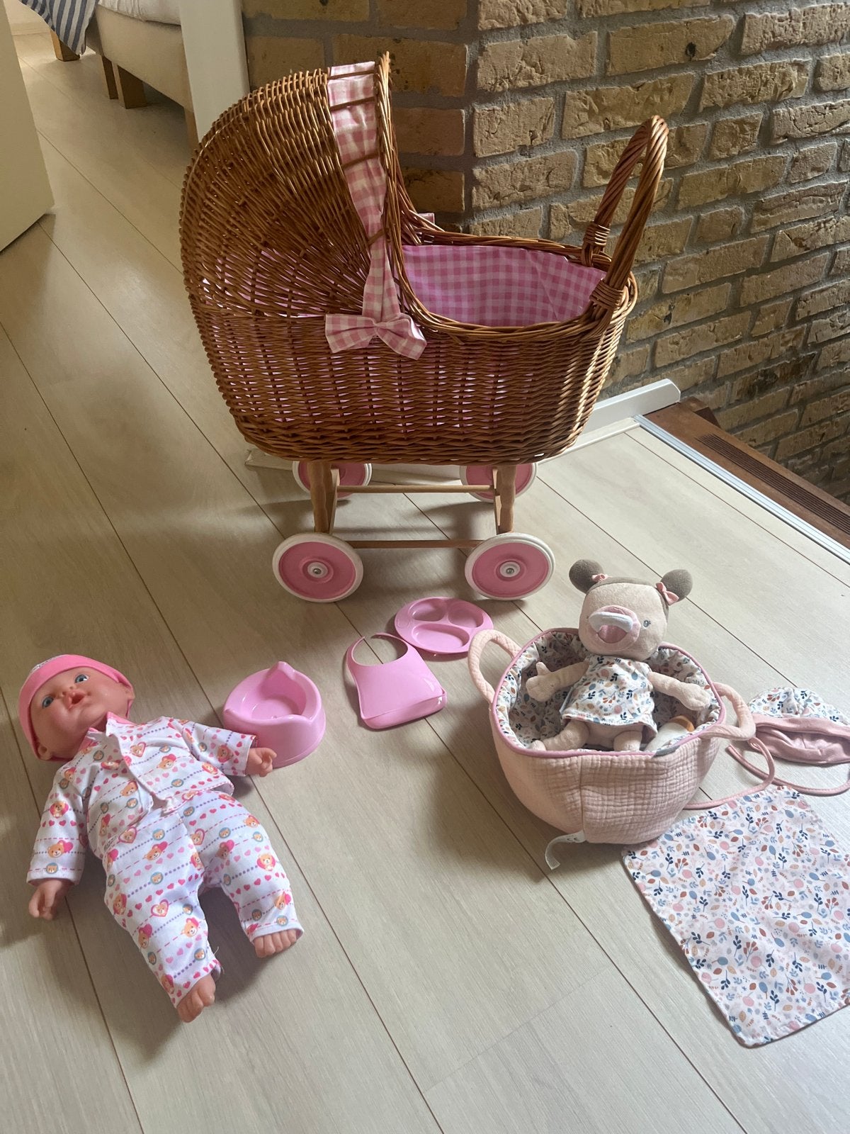 Poppenwagen, babypop en accessoires - Complete set, Ophalen, Zo goed als nieuw, Babypop