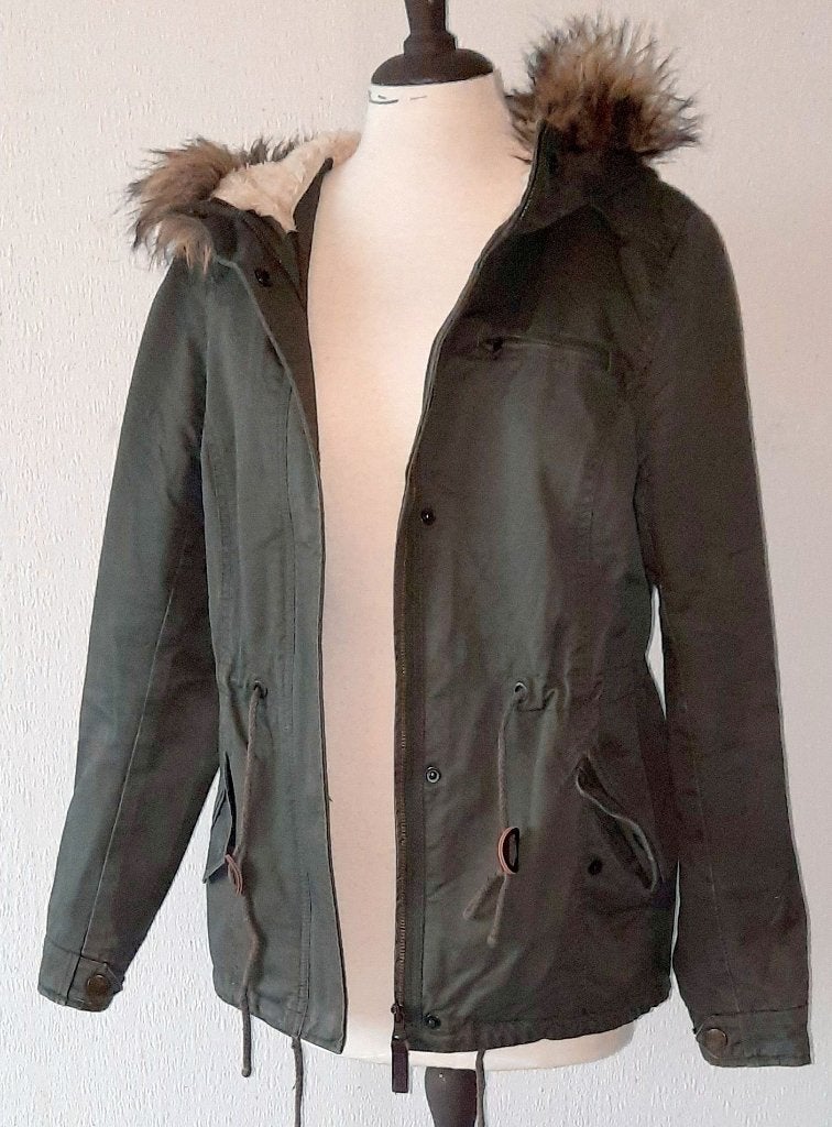 Groene gevoerde meisjes / dames jas mt 34, H&M, Ophalen of Verzenden, Zo goed als nieuw, Maat 34 (XS) of kleiner