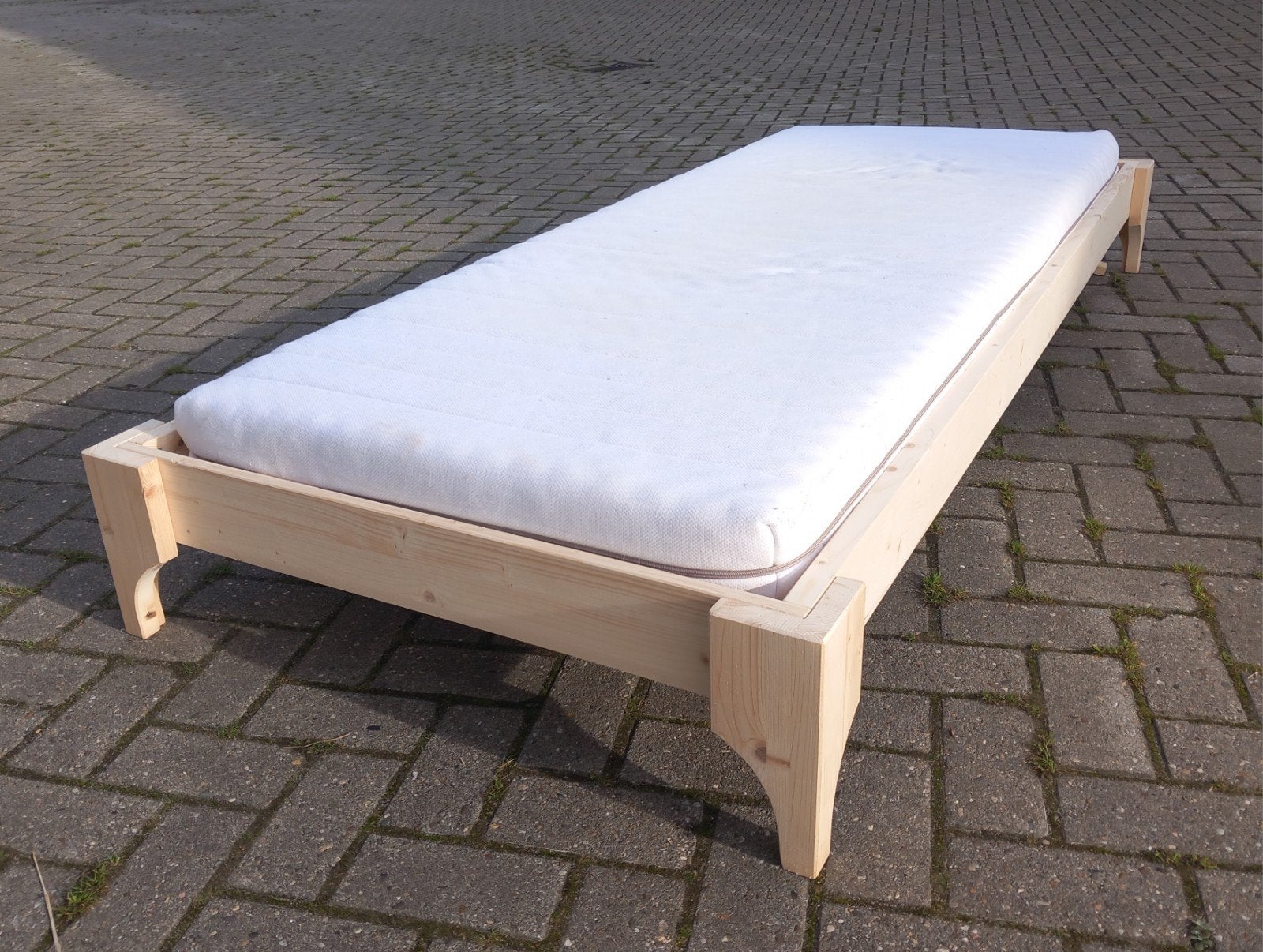 Futon bed Bas 80x200 /210/220, Ophalen, 85 tot 100 cm, Nieuw, Lattenbodem