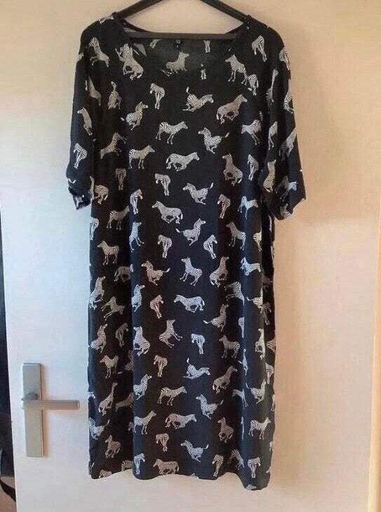 Zwarte jurk met zebraprint, Zwart, Maat 42/44 (L), Ophalen of Verzenden, Zo goed als nieuw