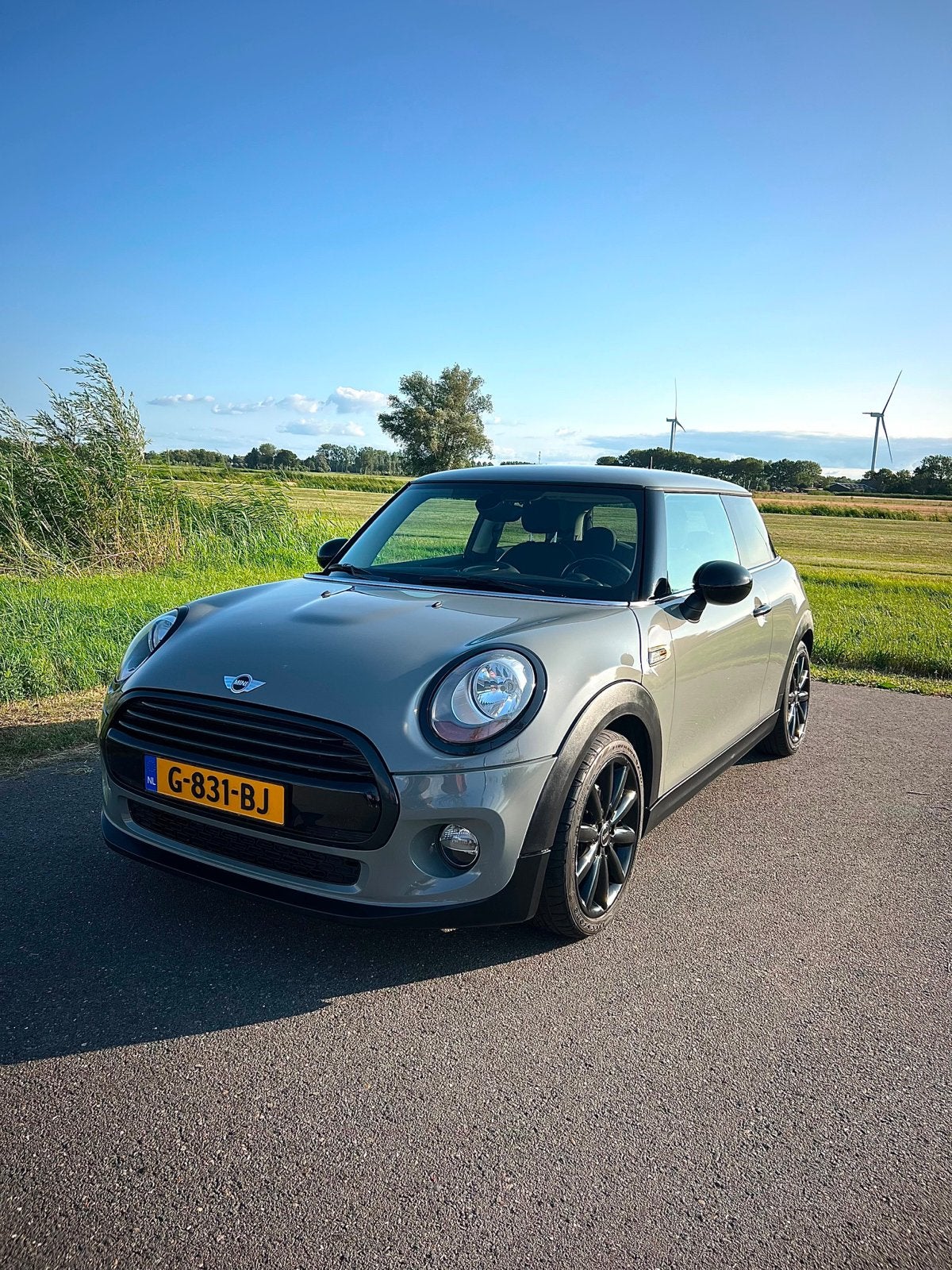 Mini Cooper 1.5 Hatchback Grijs Black Line, Auto's, Voorwielaandrijving, 136 pk, 4 stoelen, 49 €/maand