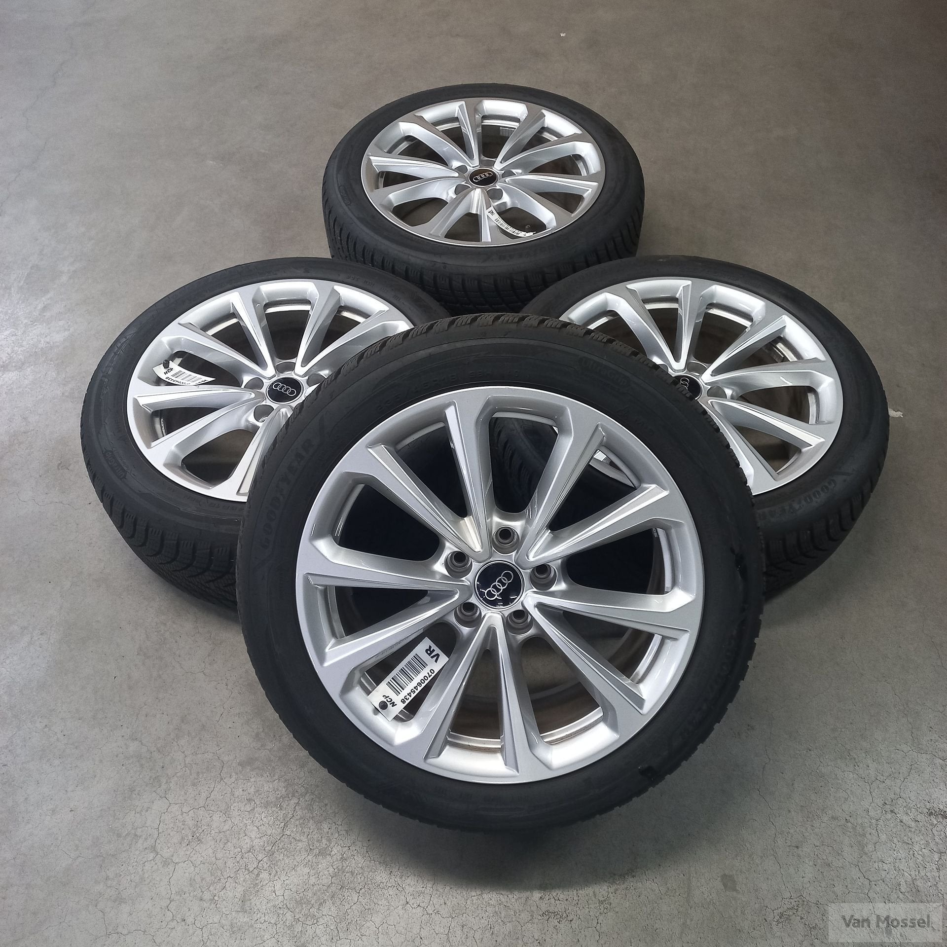 Audi A5 Goodyear UltraGrip Performance 3 235/45/R18 98H