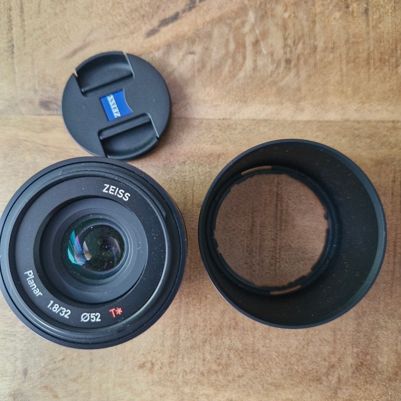 Zeiss Planar 1.8/32 T* lens voor Fuji met zonnekap + lensdop, 32 mm, Ophalen of Verzenden, Zo goed als nieuw, Zeiss