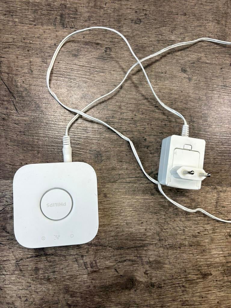 Philips Hue Bridge V2 met adapter, Ophalen of Verzenden, Zo goed als nieuw