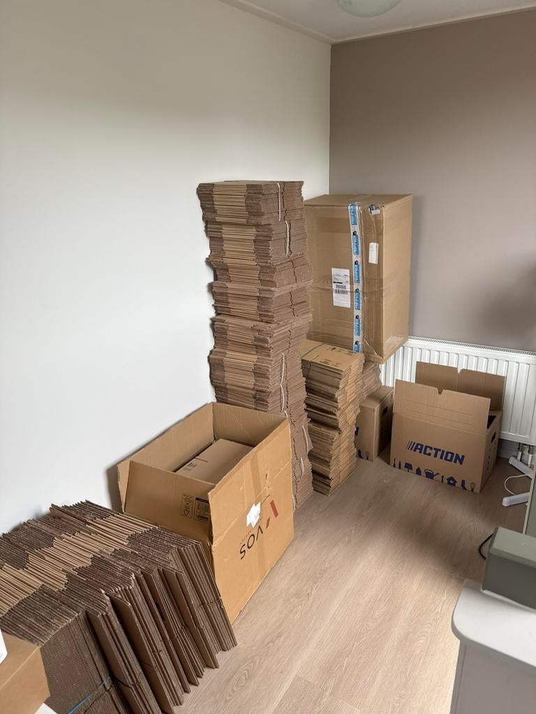Nieuwe lege bruine dozen enkelgolf, Ophalen, Doos, Minder dan 35 cm, Zo goed als nieuw