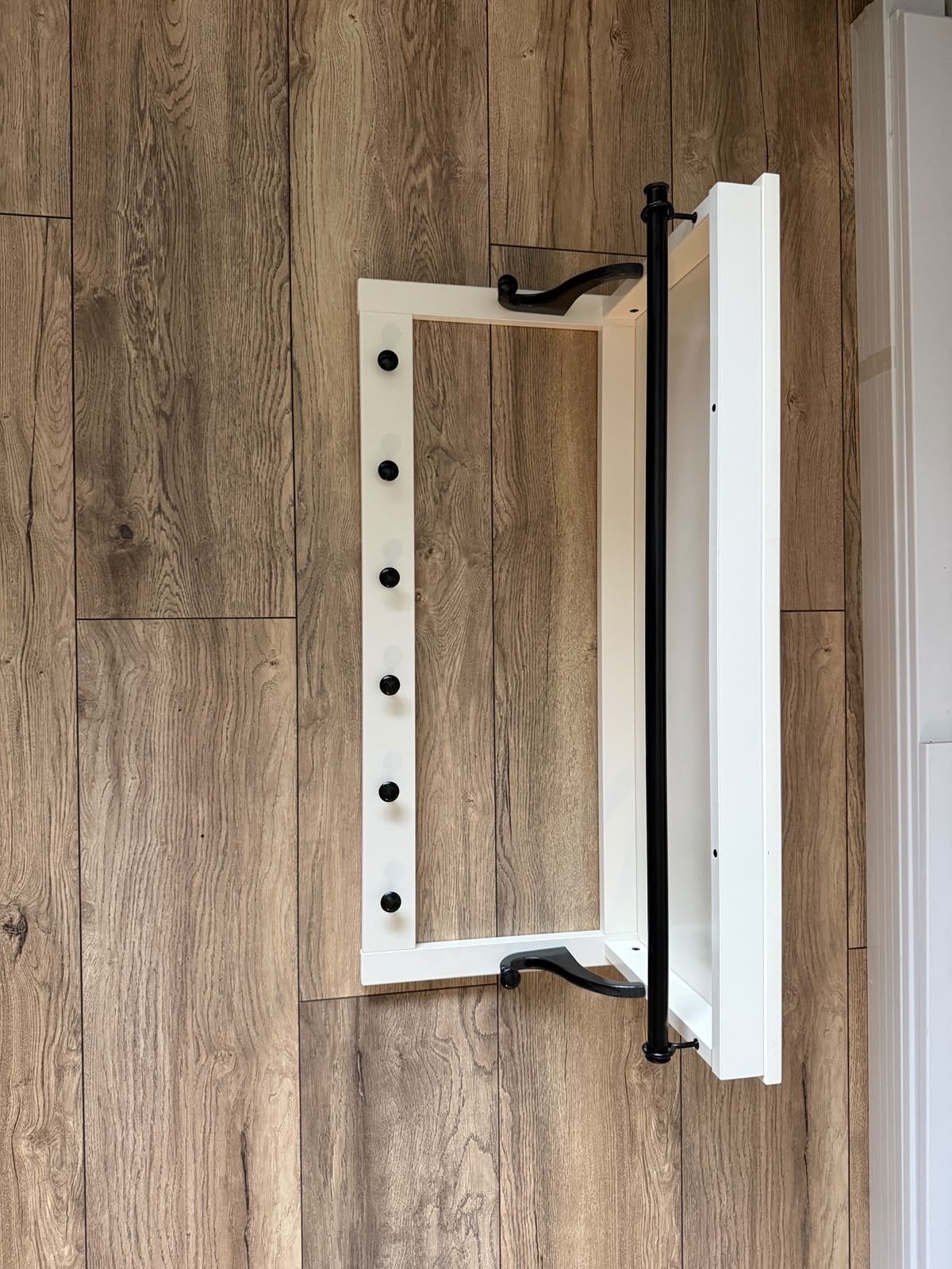 Hemnes ikea wandkapstok met plank en zwarte haken, Gebruikt, Minder dan 100 cm, Hout, Ophalen