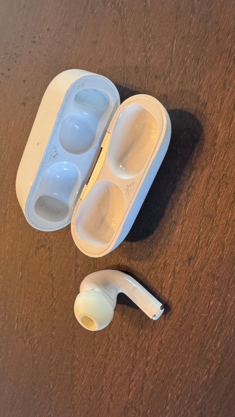 Airpod pro 2 usbc,  linker oortje, samen met oplaadcase, Telecommunicatie, Mobiele telefoons | Oordopjes, Bluetooth, Gebruikt