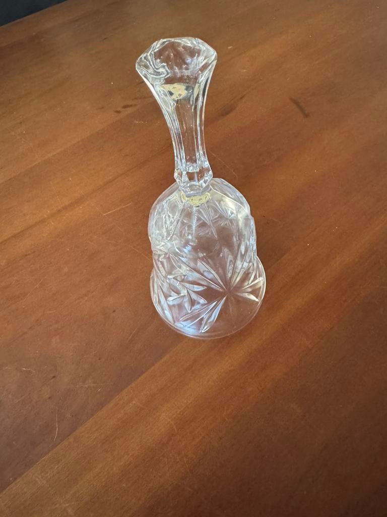 Kristal tafelbel, Ophalen