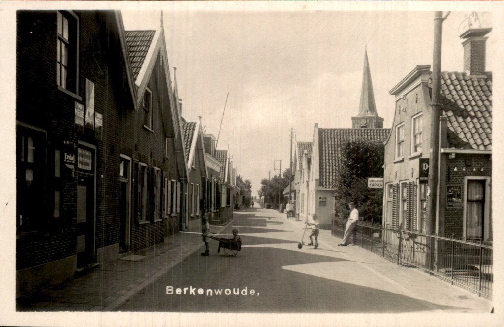 Berkenwoude - Fotokaart - Kapper - V d List, Ophalen of Verzenden, 1920 tot 1940, Gelopen, Zuid-Holland