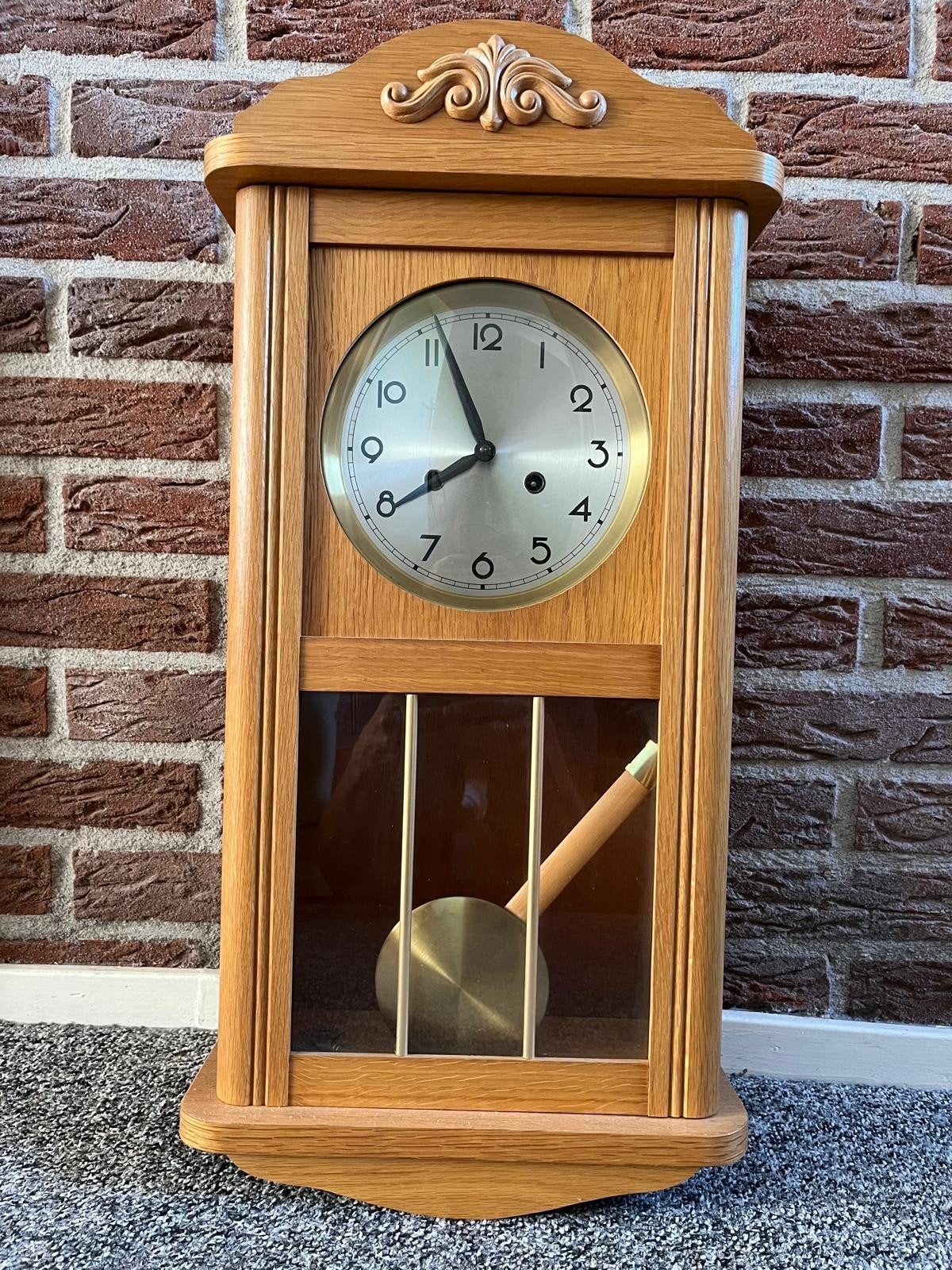 Eiken wandklok met slinger, Ophalen, Wandklok