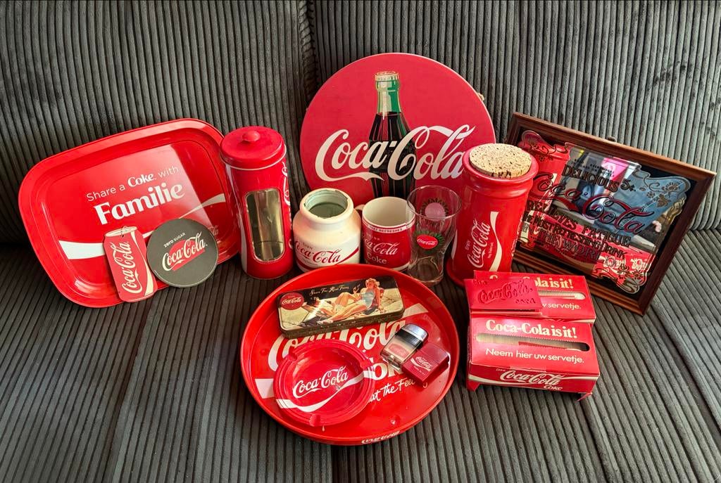 Grote Coca-Cola verzameling: dienbladen, aanstekers, blikken, Ophalen, Gebruikt, Overige typen