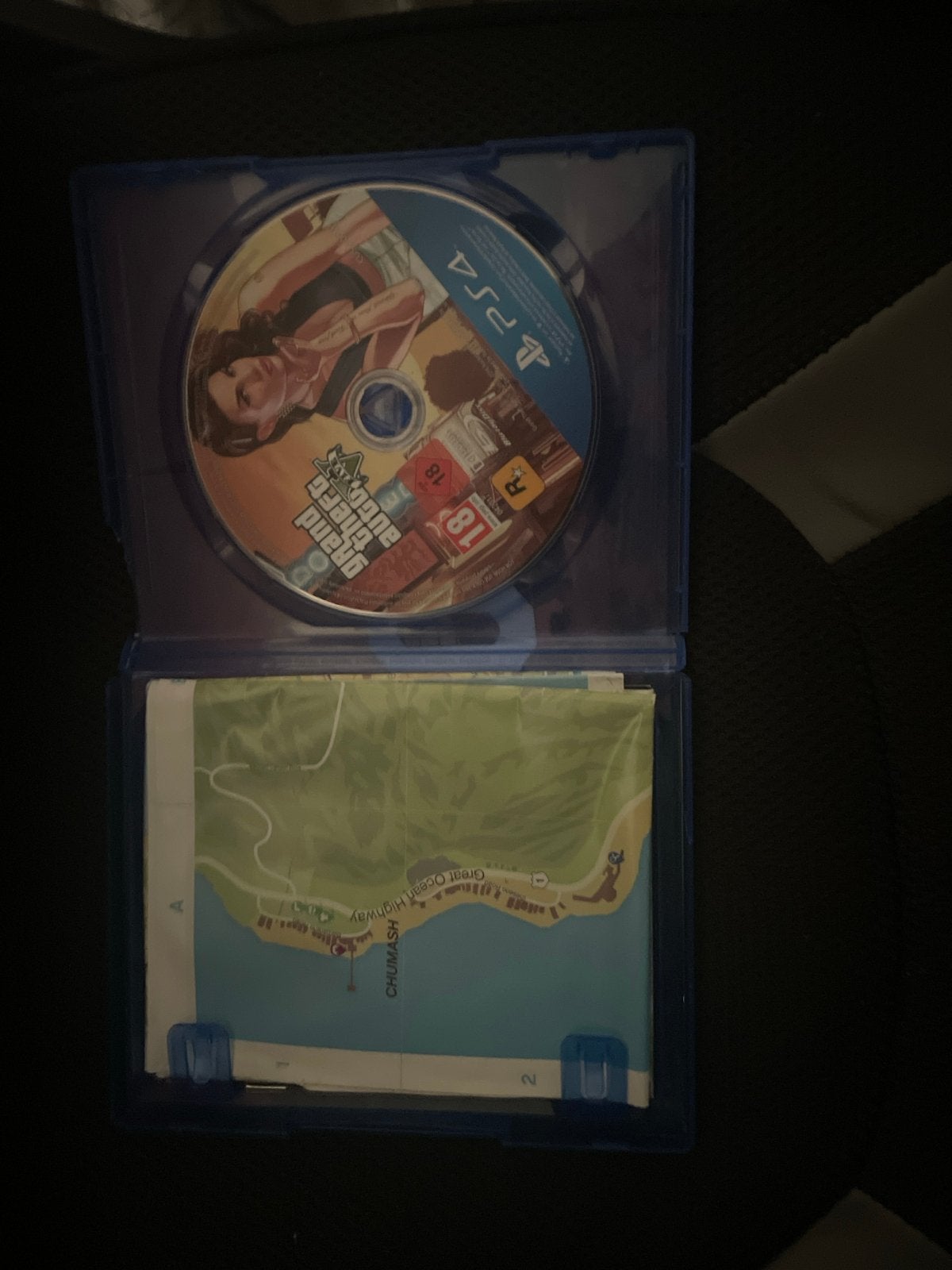 Foto 4 van Grand Theft Auto V (GTA 5) PS4 - Inclusief kaart