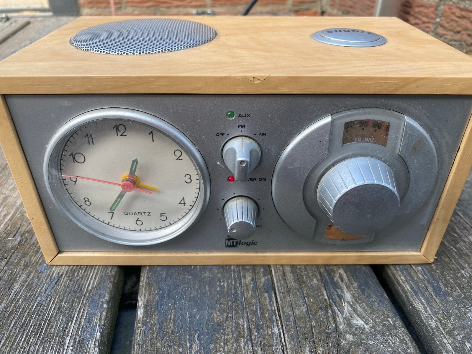 MTLogic Radio met Klok en Snooze Functie, Ophalen of Verzenden, Gebruikt, Radio