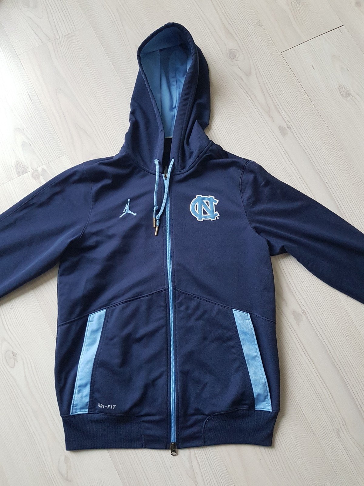 Jordan North Carolina vest in size small, Blauw, Ophalen of Verzenden, Zo goed als nieuw, Algemeen