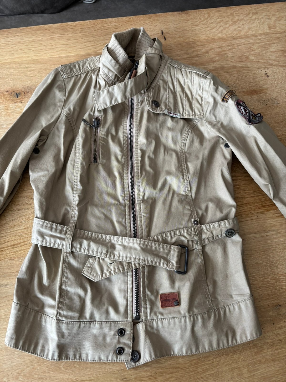 Dames jas merk Khujo, Kleding | Dames, Ophalen of Verzenden, Zo goed als nieuw, Maat 38/40 (M), Zwart
