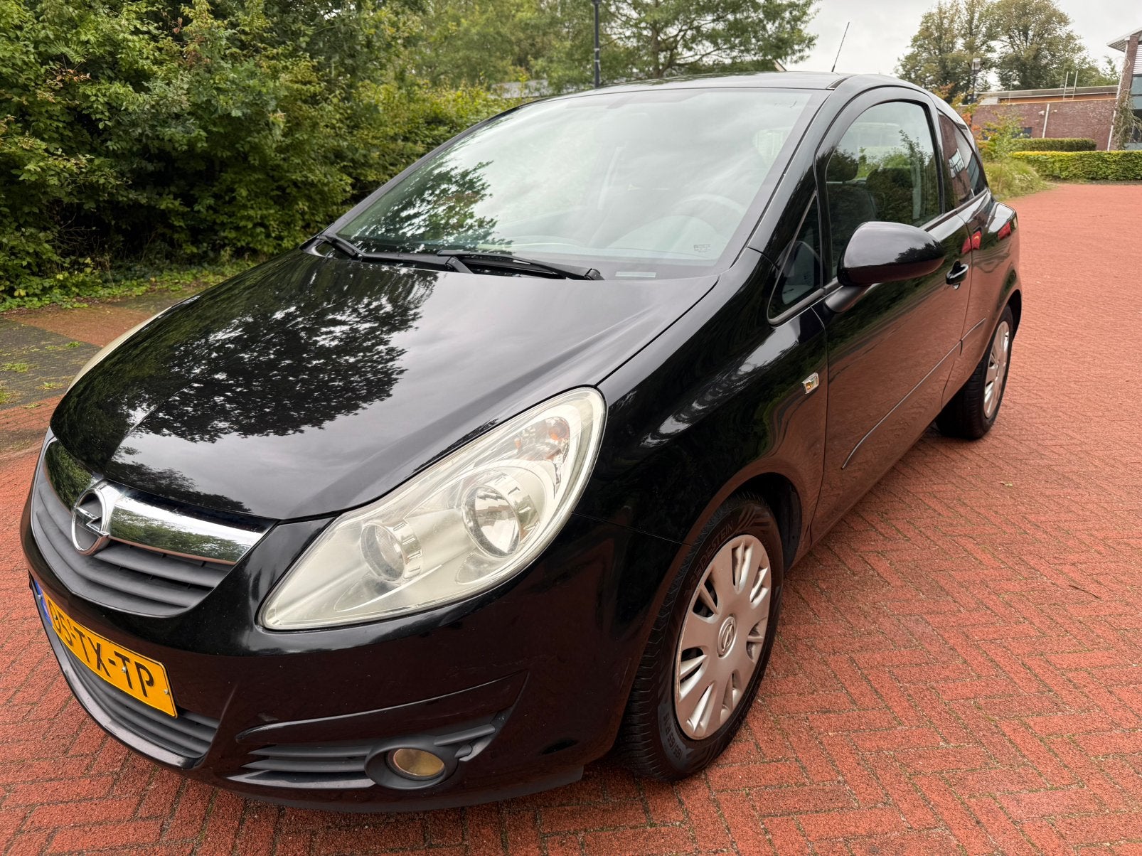 Opel Corsa 1.2 16V 3D airco!!! 2007 Zwart nieuwe apk!, Auto's, Voorwielaandrijving, 40 €/maand, 4 cilinders, 1229 cc