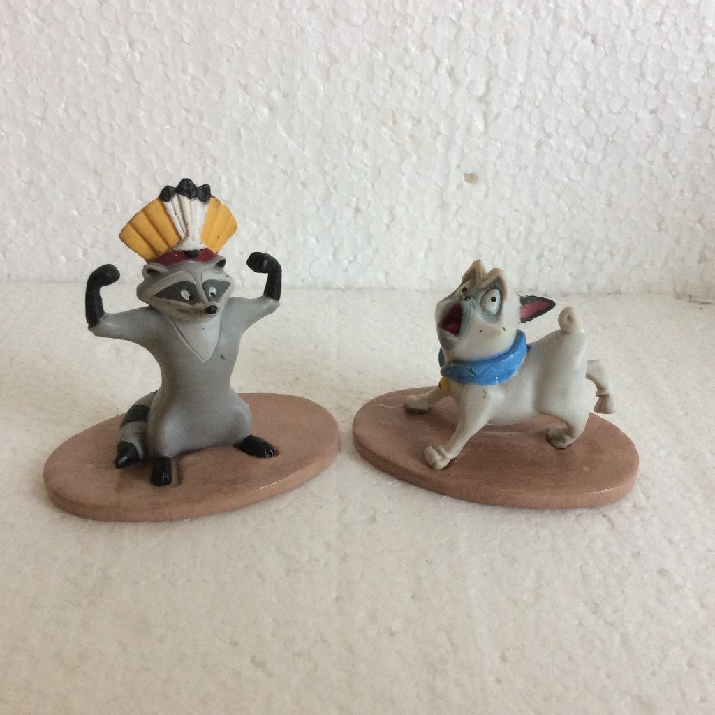 Disney Pocahontas - set van 2 mini beeldjes - meeko & percy, Ophalen of Verzenden, Pocahontas of Kl. Zeemeermin, Zo goed als nieuw