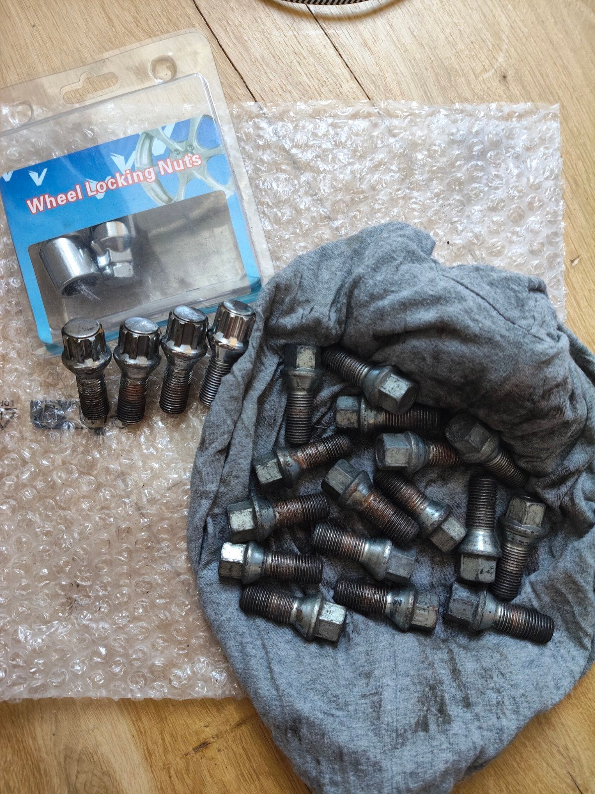 Set wielbouten en slotbouten conisch 17mm, Ophalen of Verzenden, Gebruikt