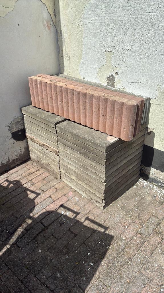 50x50 tegels en opsluitbandjes gratis afhalen, Tuin en Terras, Ophalen, Zo goed als nieuw, Beton, Terrastegels
