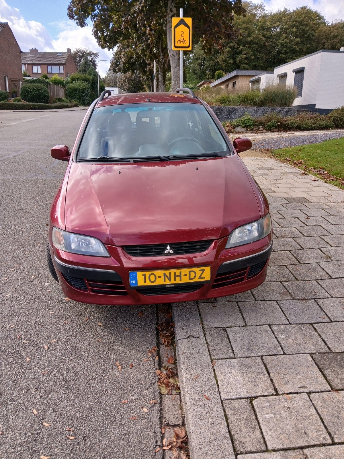 Mitsubishi Space Star 1.6 Comfort 2003 Rood, Voorwielaandrijving, 4 cilinders, 1165 kg, 1200 kg