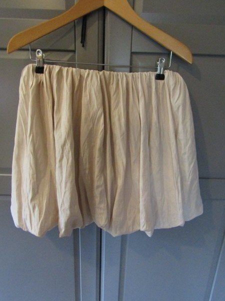 G859 NA-KD mt 38 ballonrok beige nude, Kleding | Dames, Maat 38/40 (M), NA-KD, Verzenden, Beige